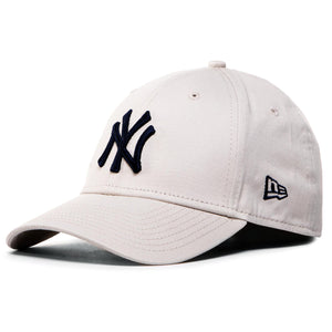 League Essential 9Forty New York Yankees Stone Beige - Cappellino con Visisera Bianco 12380590 . NEW ERA 
