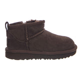 UGG Classic Ultra Mini Burnt Cedar - Braune Wildlederschuhe für Jungen/Mädchen
